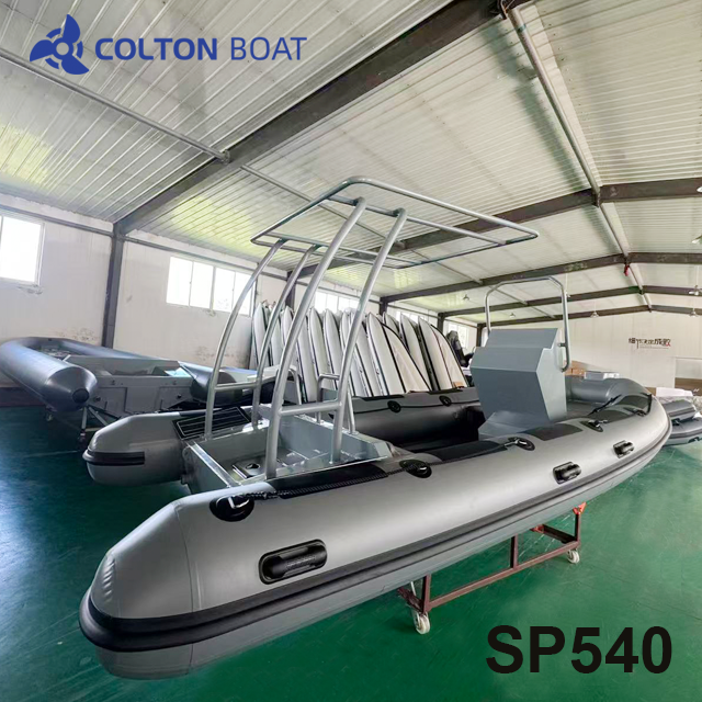 Bateau gonflable et canot gonflable &agrave; fond rigide en aluminium de 17 pieds &agrave; vendre